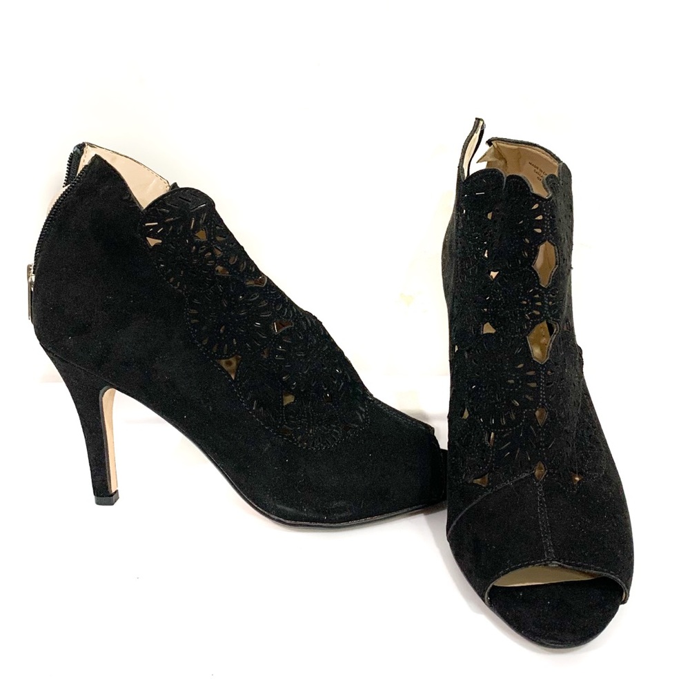 Never Been Worn Adrienne Vittadini Suede Heels